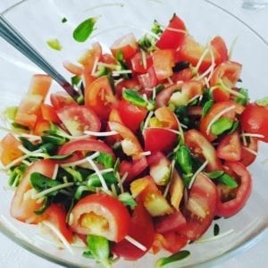 שפיות באוכל 6 סלט עגבניות קייצי - ליז קשקש