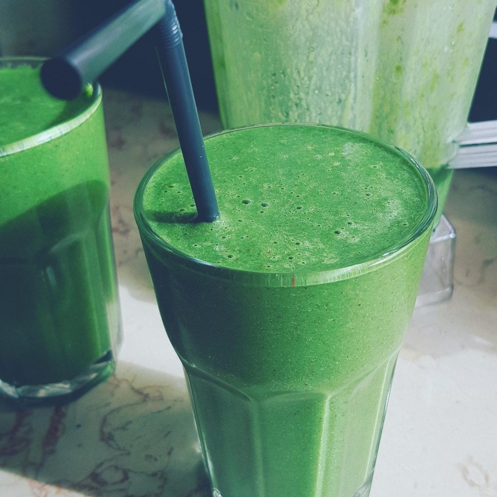 שייק ירוק DETOX לניקוי רעלים והתחלה מושלמת של היום 3 שייק ירוק - ליז קשקש